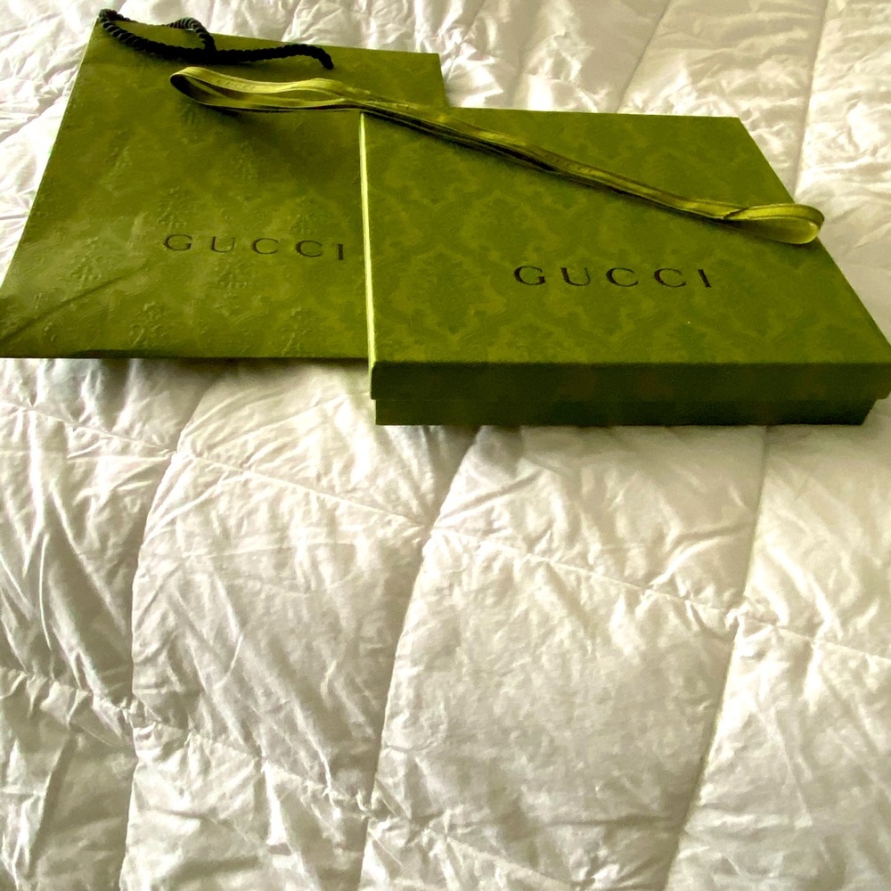2020 Holiday Gucci box bag and ribbon